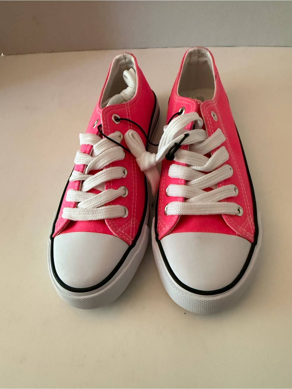 Unbranded Bright Pink Canvas Low-Top Sneakers Women’s 6 NEW